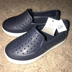 Gap toddler navy shoes/crocs